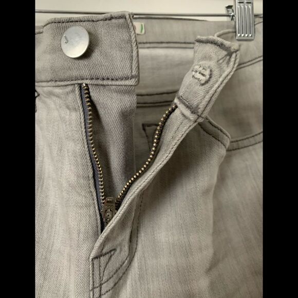 J brand light gray distressed jeans, great shape, Made in California, size 26 - Picture 3 of 10